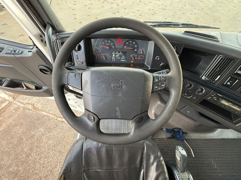 Camião chassi Volvo FH 540 6x2 LOW CHECKED MILEAGE ! / RETARDER / CHASSIS L=6975 mm: foto 16 Camião chassi Volvo FH 540 6x2 LOW CHECKED MILEAGE ! / RETARDER / CHASSIS L=6975 mm: foto 16