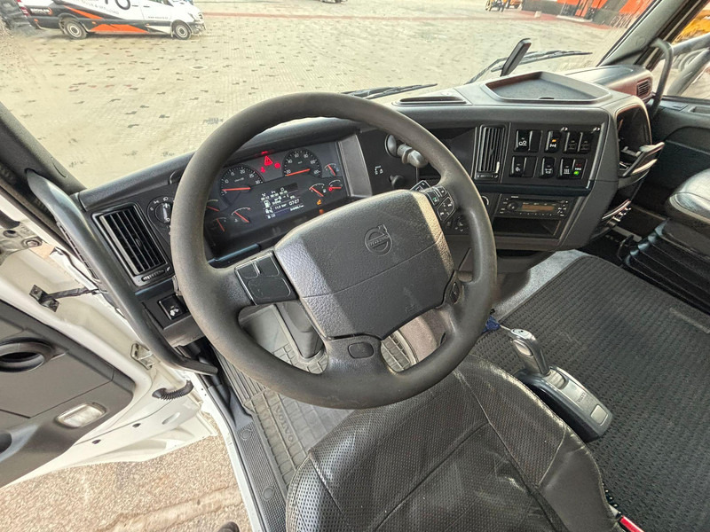 Camião chassi Volvo FH 540 6x2 LOW CHECKED MILEAGE ! / RETARDER / CHASSIS L=6975 mm: foto 15 Camião chassi Volvo FH 540 6x2 LOW CHECKED MILEAGE ! / RETARDER / CHASSIS L=6975 mm: foto 15