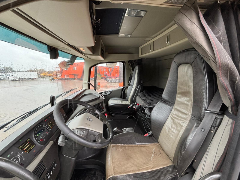 Camião basculante Volvo FH 540 8x4 RETARDER / TANDEM AXLE LIFT / BOX L=5649 mm: foto 18