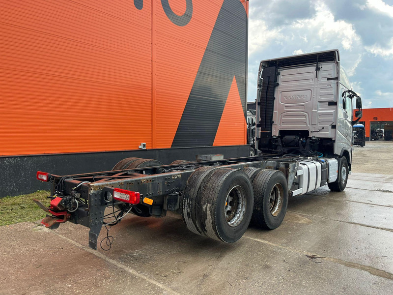 Volvo FH 750 6x4 CHASSIS L=6970 / RETARDER / PTO / TANDEM AXLE LIFT - Camião chassi: foto 5 Volvo FH 750 6x4 CHASSIS L=6970 / RETARDER / PTO / TANDEM AXLE LIFT - Camião chassi: foto 5