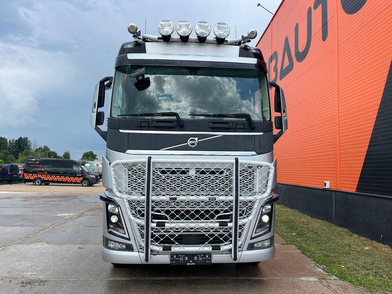 Volvo FH 750 6x4 CHASSIS L=6970 / RETARDER / PTO / TANDEM AXLE LIFT - Camião chassi: foto 2 Volvo FH 750 6x4 CHASSIS L=6970 / RETARDER / PTO / TANDEM AXLE LIFT - Camião chassi: foto 2