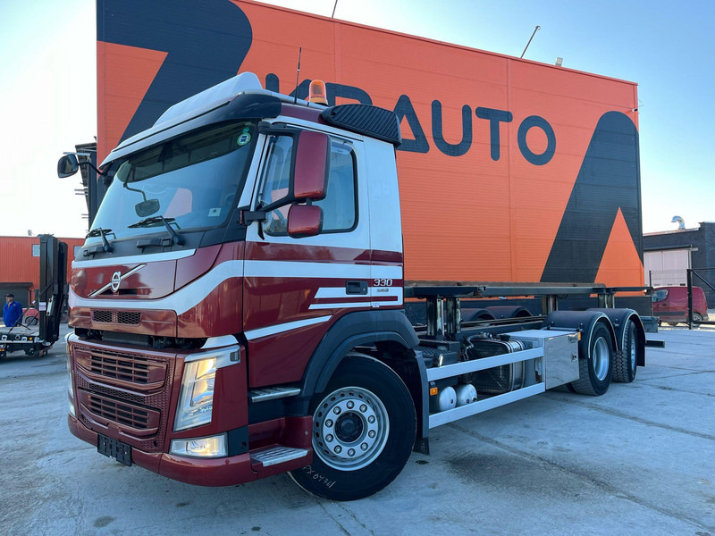 Volvo FM 330 6x2*4 ONLY 57587 km !!! / HYDRAULICS / CHASSIS L=7740 MM - Camião transportador de contêineres/ Caixa móvel: foto 2 Volvo FM 330 6x2*4 ONLY 57587 km !!! / HYDRAULICS / CHASSIS L=7740 MM - Camião transportador de contêineres/ Caixa móvel: foto 2