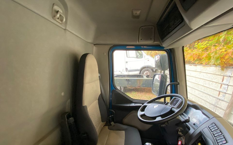 Fotografia de interior 1: Camião de lona Renault 10.180 DXI MIDLUM MANUAL E5 BURTOFIRANA WINDA