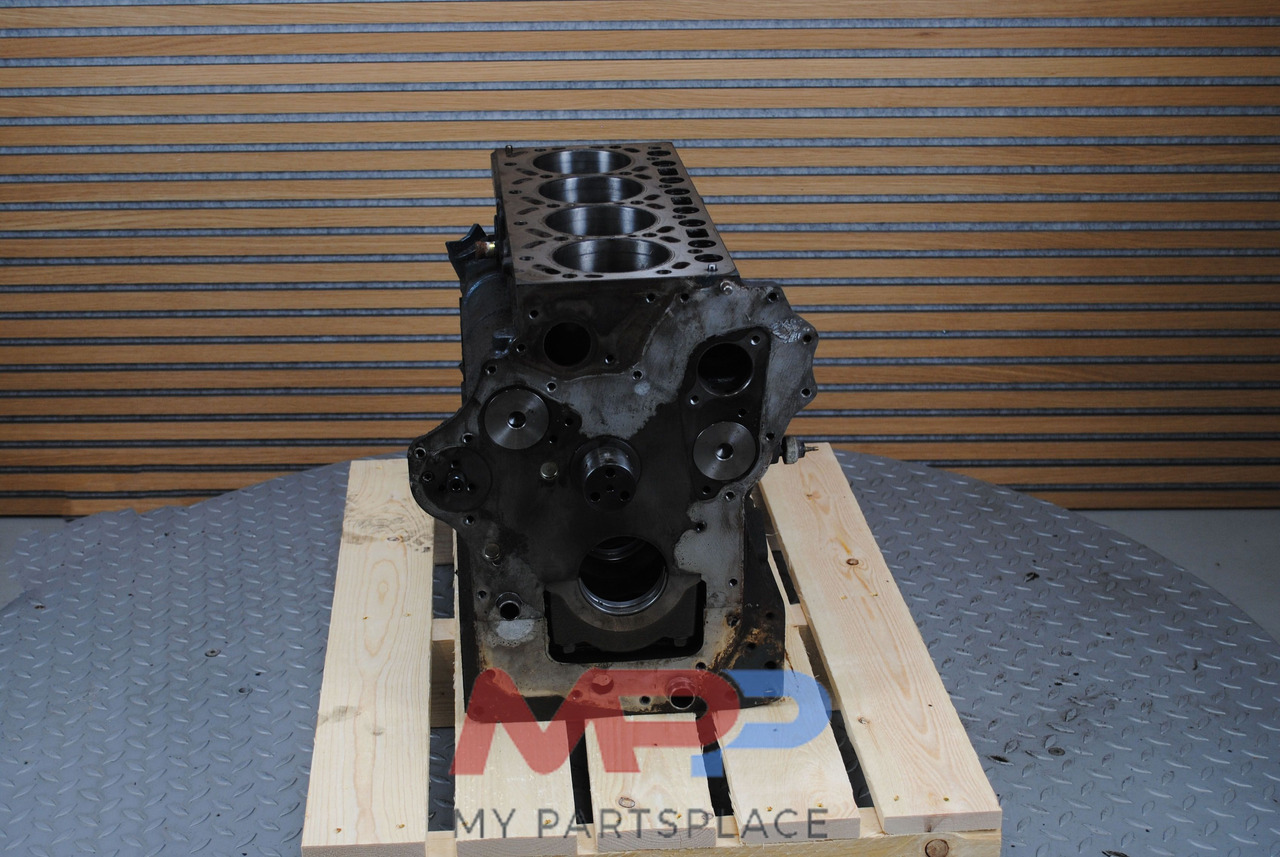 Kubota Blok Kubota V3300 - Bloco do motor por Máquina de construção: foto 3 Kubota Blok Kubota V3300 - Bloco do motor por Máquina de construção: foto 3