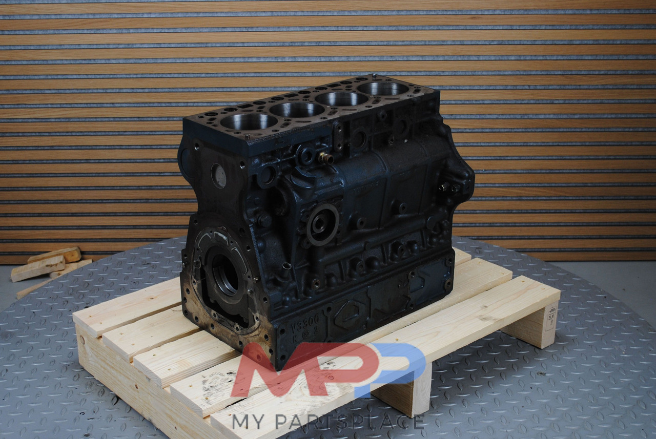 Kubota Blok Kubota V3300 - Bloco do motor por Máquina de construção: foto 1 Kubota Blok Kubota V3300 - Bloco do motor por Máquina de construção: foto 1