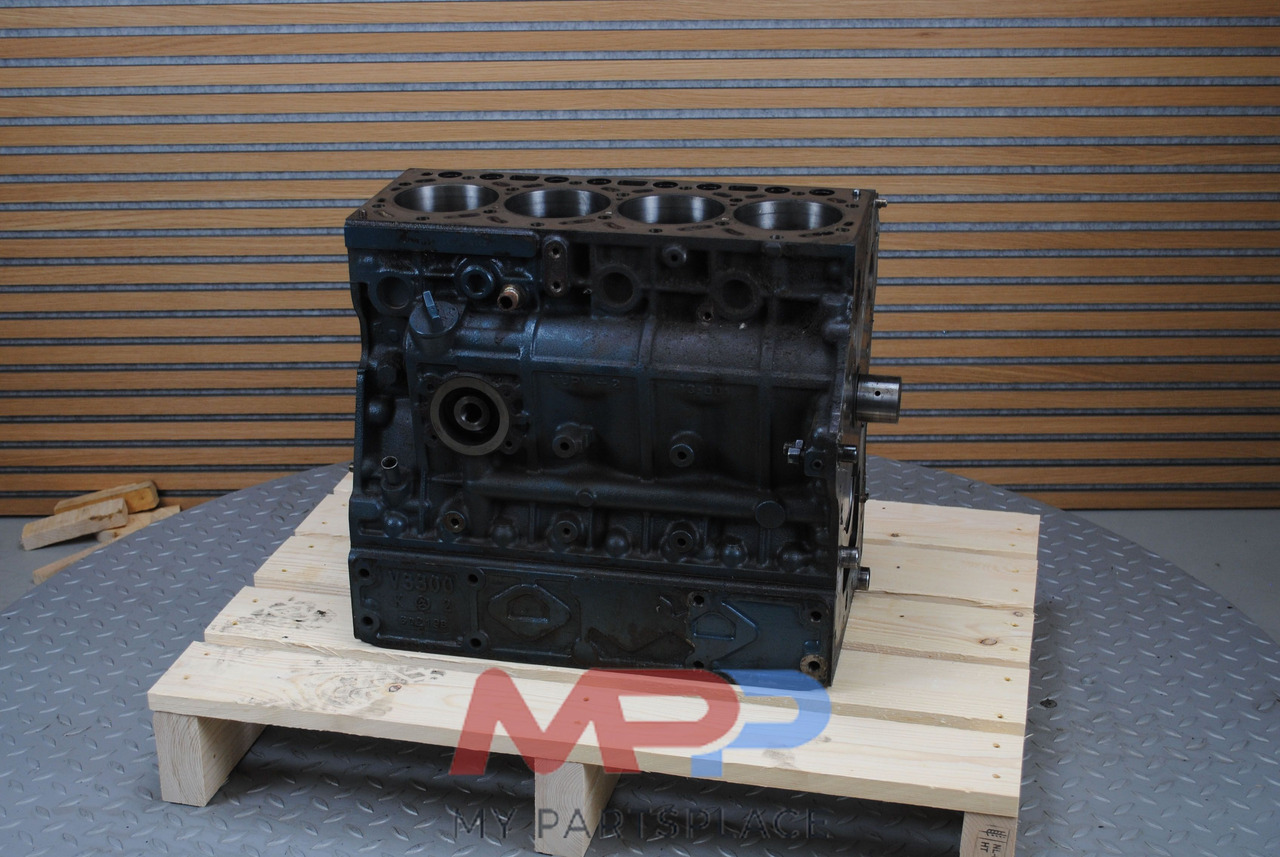 Kubota Blok Kubota V3300 - Bloco do motor por Máquina de construção: foto 2 Kubota Blok Kubota V3300 - Bloco do motor por Máquina de construção: foto 2