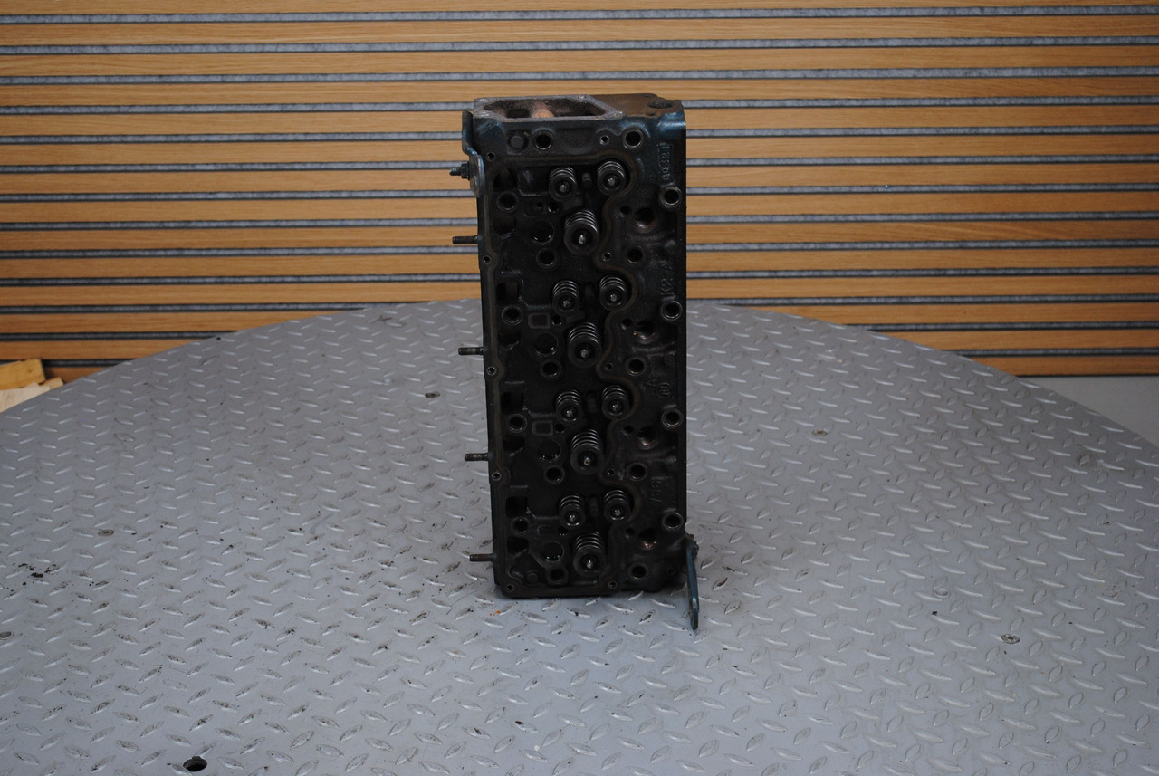 Kubota Cilinderkop Kubota V3300 - V3600 - V3800 - Cabeça do motor por Máquina de construção: foto 1 Kubota Cilinderkop Kubota V3300 - V3600 - V3800 - Cabeça do motor por Máquina de construção: foto 1