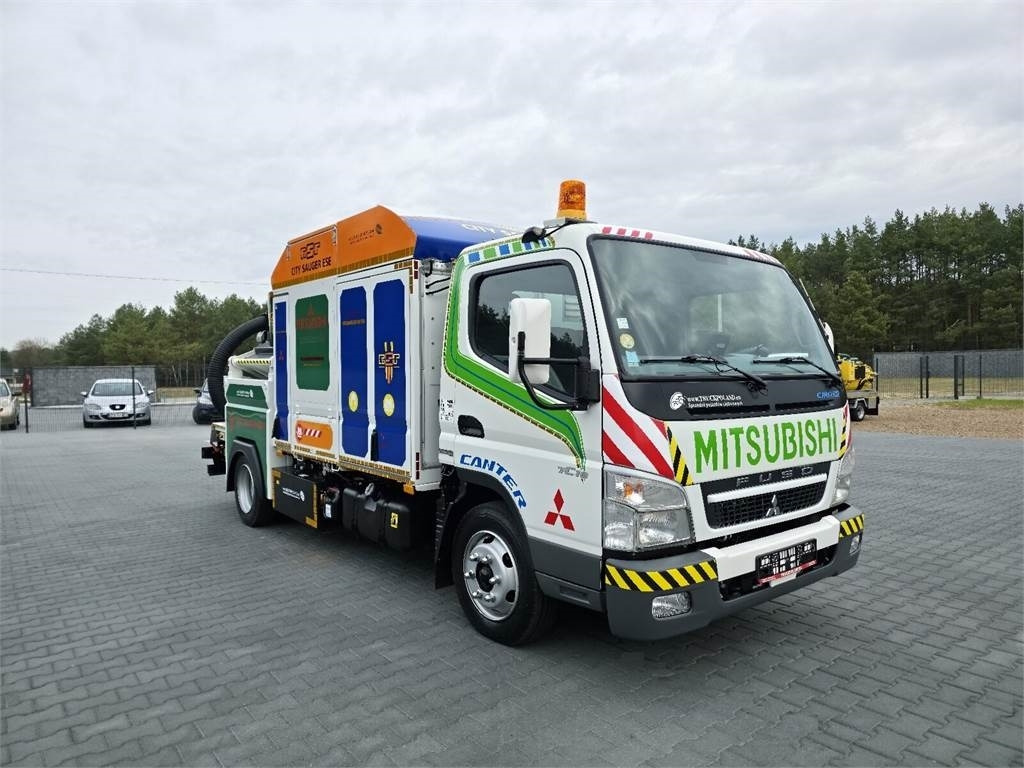 Mitsubishi CANTER odkurzacz koparka ssąca Saugbagger CITY SAU  - Escavadeira: foto 2 Mitsubishi CANTER odkurzacz koparka ssąca Saugbagger CITY SAU  - Escavadeira: foto 2