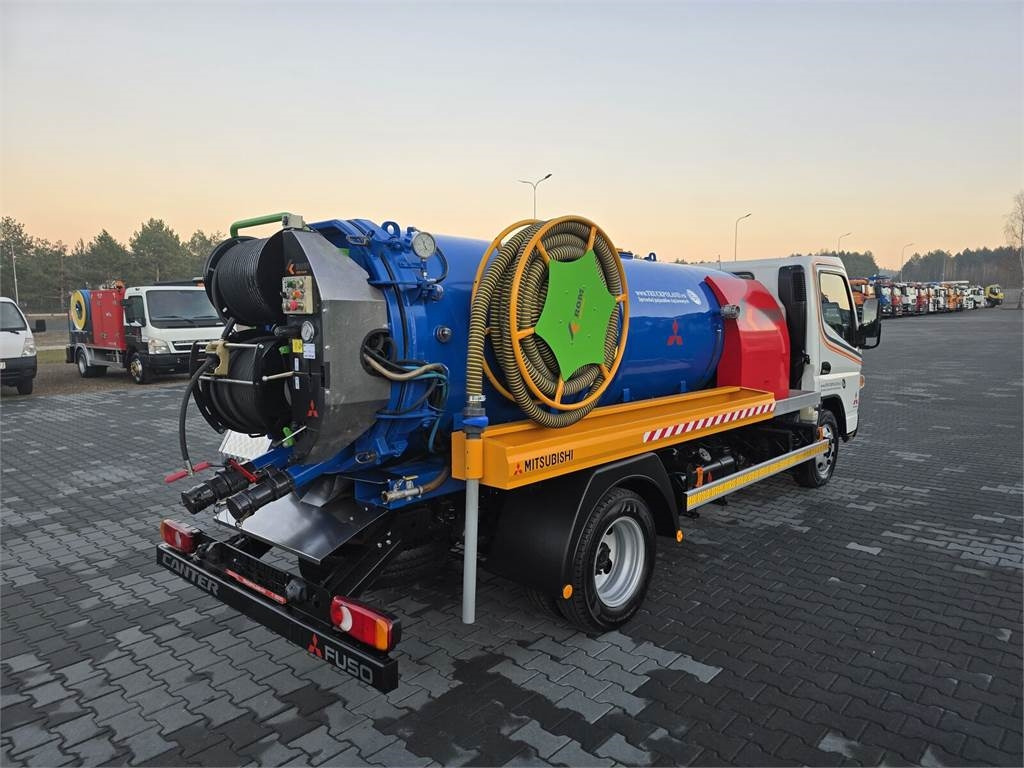 Mitsubishi ROM KOKS SMART COMBI WUKO HOT WATER FOR CLEANING S - Veículo municipal/ Especial: foto 1 Mitsubishi ROM KOKS SMART COMBI WUKO HOT WATER FOR CLEANING S - Veículo municipal/ Especial: foto 1