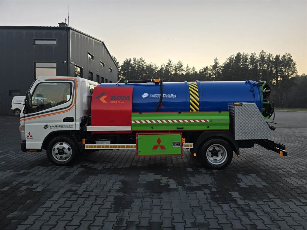 Mitsubishi ROM KOKS SMART COMBI WUKO HOT WATER FOR CLEANING S - Veículo municipal/ Especial: foto 4 Mitsubishi ROM KOKS SMART COMBI WUKO HOT WATER FOR CLEANING S - Veículo municipal/ Especial: foto 4