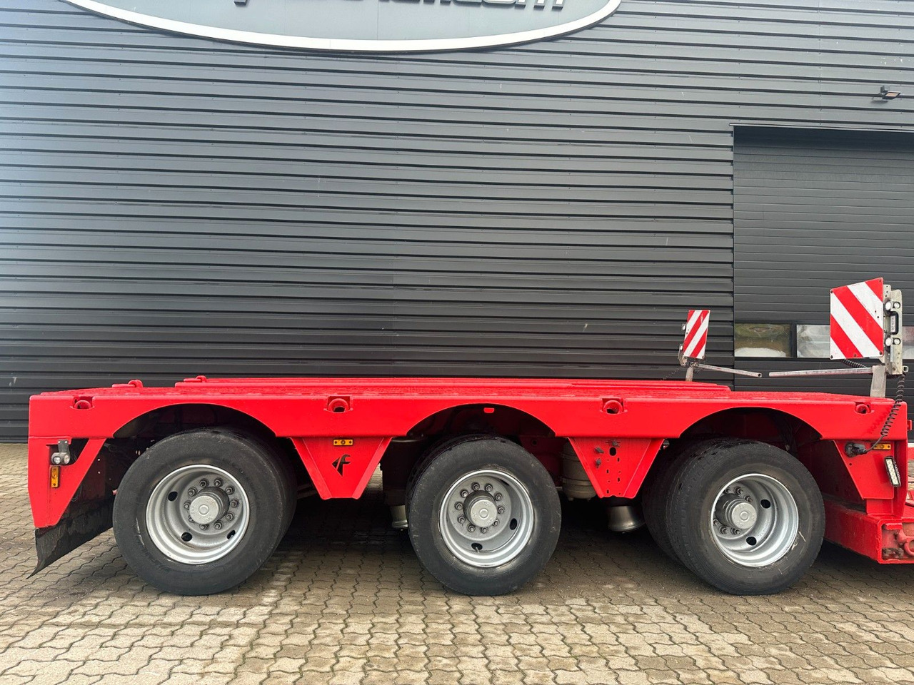Faymonville 3 achs Tiefbett 300 mm Faymonville Megamax 3 achs Tiefbett 300 mm - Semi-reboque baixa: foto 3 Faymonville 3 achs Tiefbett 300 mm Faymonville Megamax 3 achs Tiefbett 300 mm - Semi-reboque baixa: foto 3
