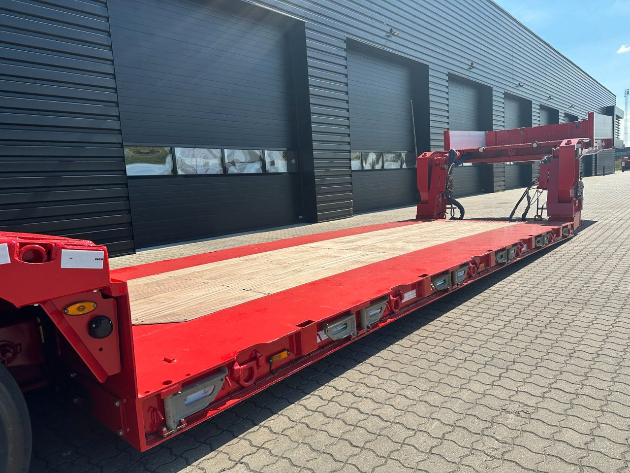 Faymonville Megamax 2 achs tiefbett / Neu Lackiert Faymonville Megamax 2 achs tiefbett / Neu Lackiert - Semi-reboque baixa: foto 3 Faymonville Megamax 2 achs tiefbett / Neu Lackiert Faymonville Megamax 2 achs tiefbett / Neu Lackiert - Semi-reboque baixa: foto 3