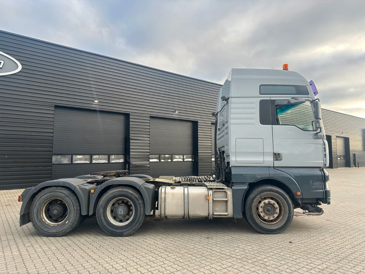 MAN TGA 26.530 6x4 / 120 T - Tractor: foto 2 MAN TGA 26.530 6x4 / 120 T - Tractor: foto 2