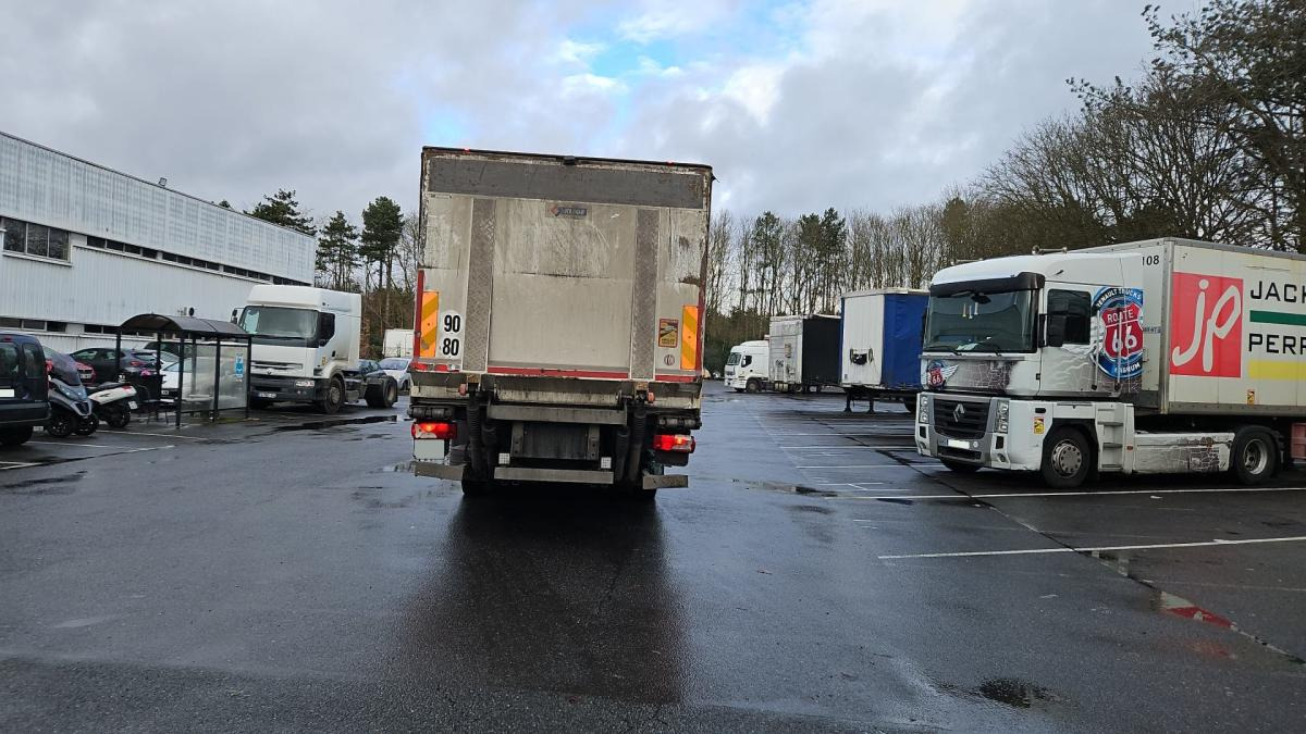 Scania P 370 - Camião frigorífico: foto 4 Scania P 370 - Camião frigorífico: foto 4