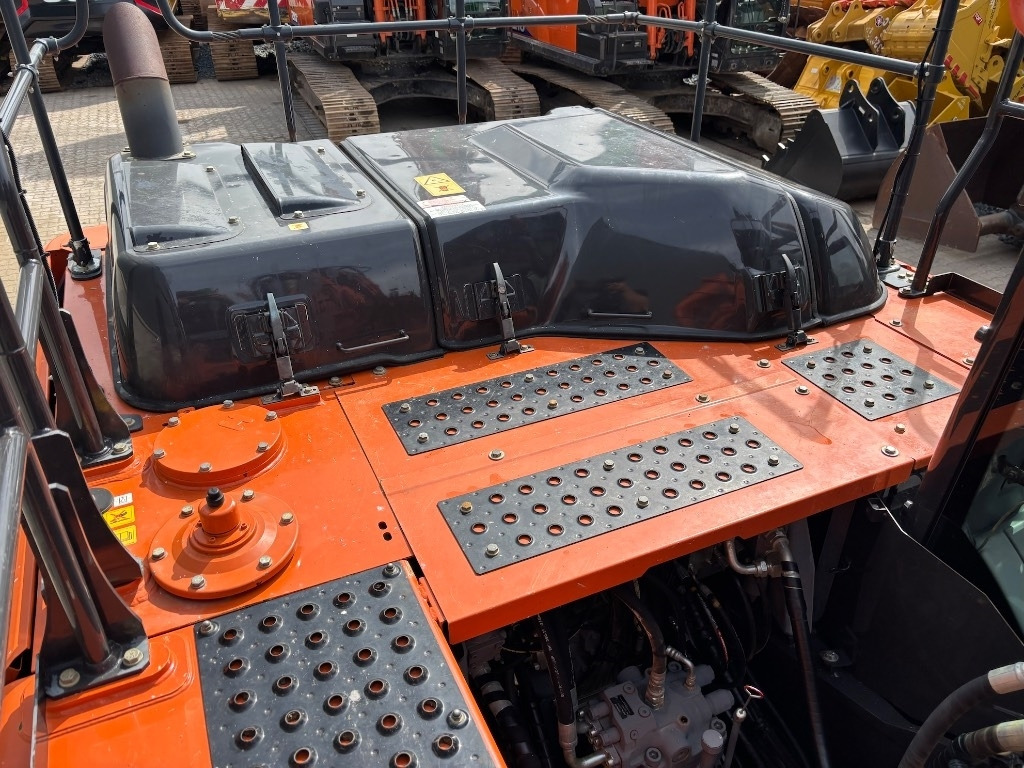 Escavadora de rastos Hitachi ZX 210 LC-6: foto 28