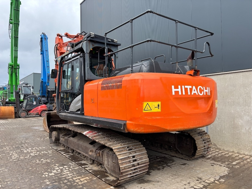 Hitachi ZX 210 LC-6 - Escavadora de rastos: foto 3 Hitachi ZX 210 LC-6 - Escavadora de rastos: foto 3