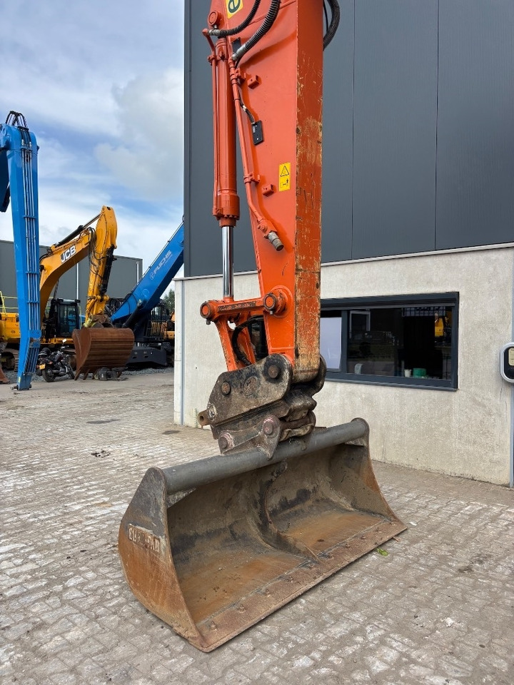 Escavadora de rastos Hitachi ZX 210 LC-6: foto 10