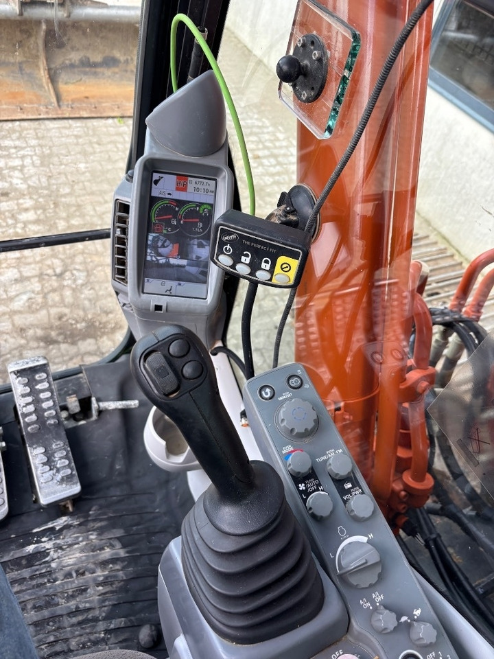 Escavadora de rastos Hitachi ZX 210 LC-6: foto 17