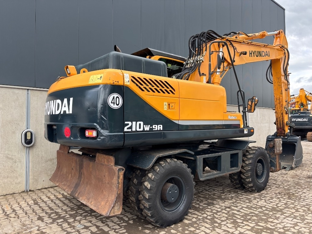 Hyundai Robex 210 W-9 A - 210 W - 200 W - 180 W - Escavadeira de rodas: foto 4 Hyundai Robex 210 W-9 A - 210 W - 200 W - 180 W - Escavadeira de rodas: foto 4