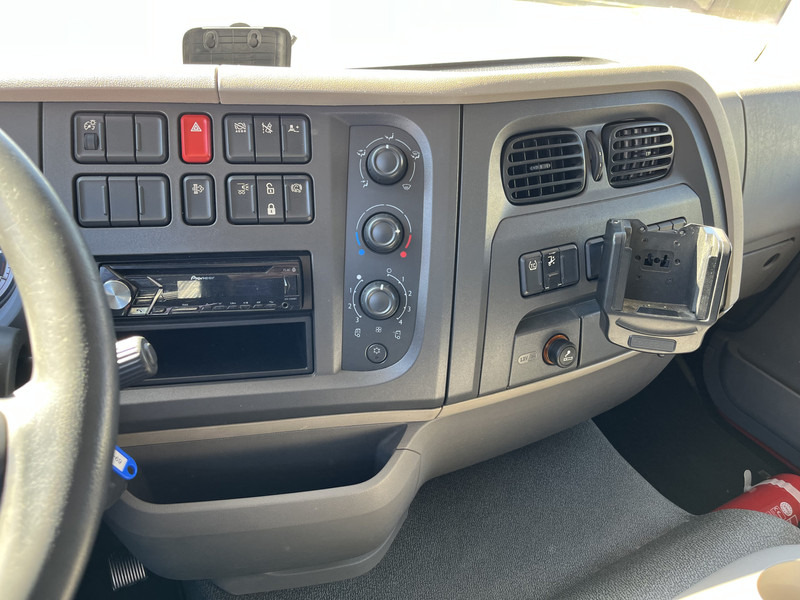 DAF LF 210 FA / 12 Ton / 339 dkm / Box / Loadlift / NL Truck - Camião furgão: foto 5 DAF LF 210 FA / 12 Ton / 339 dkm / Box / Loadlift / NL Truck - Camião furgão: foto 5