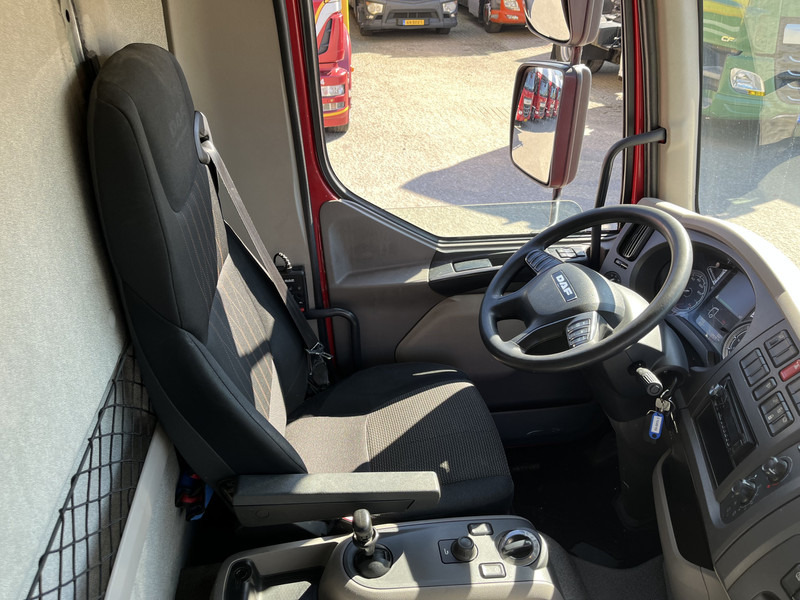 DAF LF 210 FA / 12 Ton / 339 dkm / Box / Loadlift / NL Truck - Camião furgão: foto 3 DAF LF 210 FA / 12 Ton / 339 dkm / Box / Loadlift / NL Truck - Camião furgão: foto 3