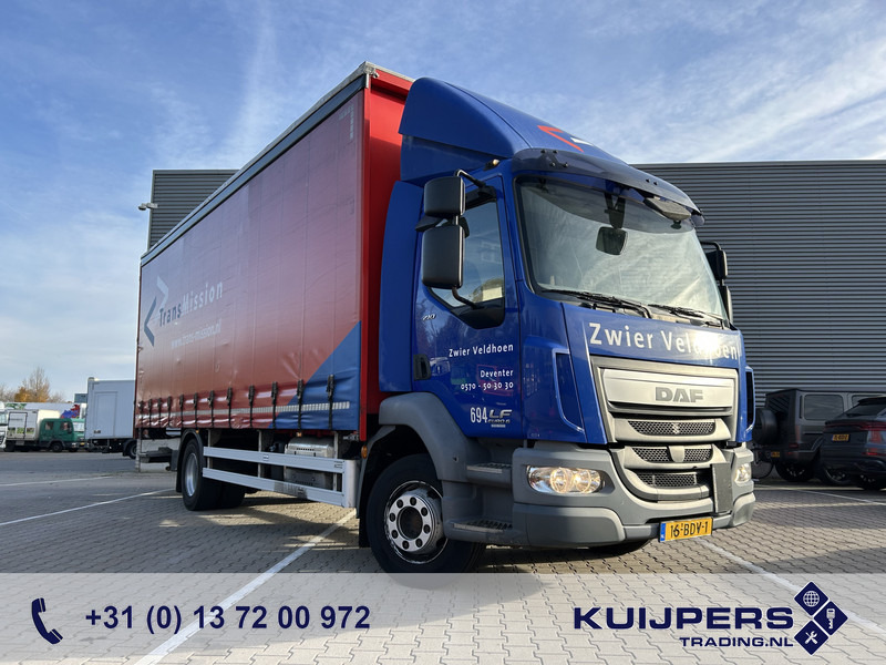 DAF LF 210 FA / 12 Ton / 557 dlm / Curtainside / Loadlift / APK TUV 05-26 - Camião de lona: foto 1 DAF LF 210 FA / 12 Ton / 557 dlm / Curtainside / Loadlift / APK TUV 05-26 - Camião de lona: foto 1