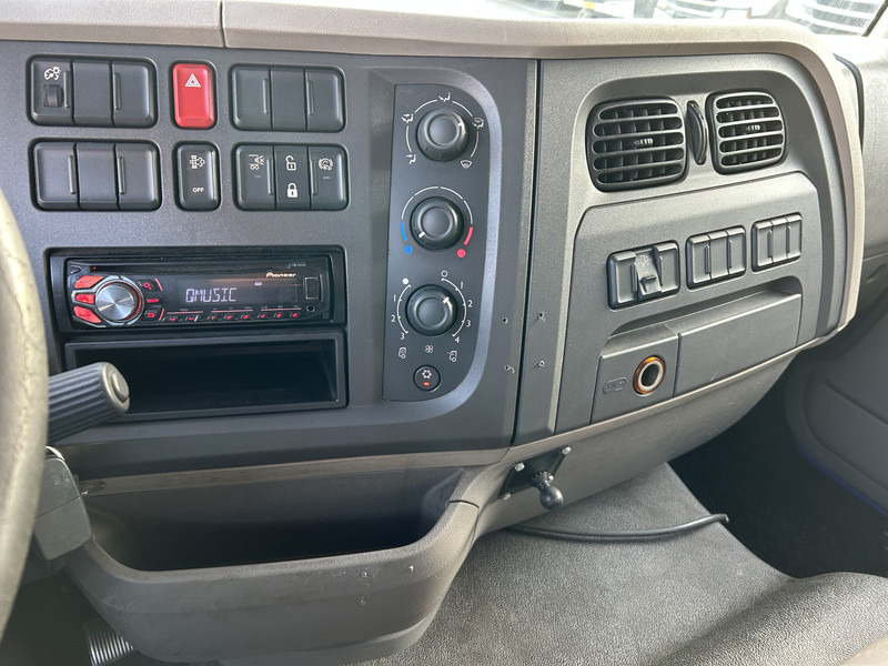 DAF LF 210 FA / 12 Ton / 557 dlm / Curtainside / Loadlift / APK TUV 05-26 - Camião de lona: foto 5 DAF LF 210 FA / 12 Ton / 557 dlm / Curtainside / Loadlift / APK TUV 05-26 - Camião de lona: foto 5