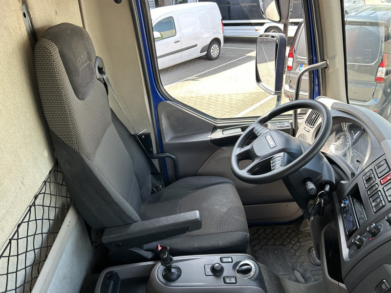 DAF LF 210 FA / 361 dkm / Curtainside / Loadlift / NL Truck - Camião de lona: foto 3 DAF LF 210 FA / 361 dkm / Curtainside / Loadlift / NL Truck - Camião de lona: foto 3
