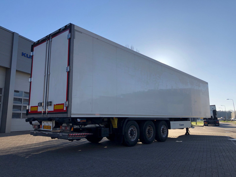 Krone Koeloplegger / Carrier Vector / Liftas / Bloemen / Laadlift / APK-TUV 11-25 - Semi-reboque frigorífico: foto 2 Krone Koeloplegger / Carrier Vector / Liftas / Bloemen / Laadlift / APK-TUV 11-25 - Semi-reboque frigorífico: foto 2