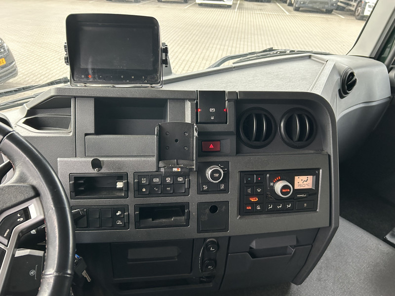 Renault T 380 Comfort / 820 dkm / Curtainside / Loadlift / APK TUV 02-26 - Camião de lona: foto 5 Renault T 380 Comfort / 820 dkm / Curtainside / Loadlift / APK TUV 02-26 - Camião de lona: foto 5