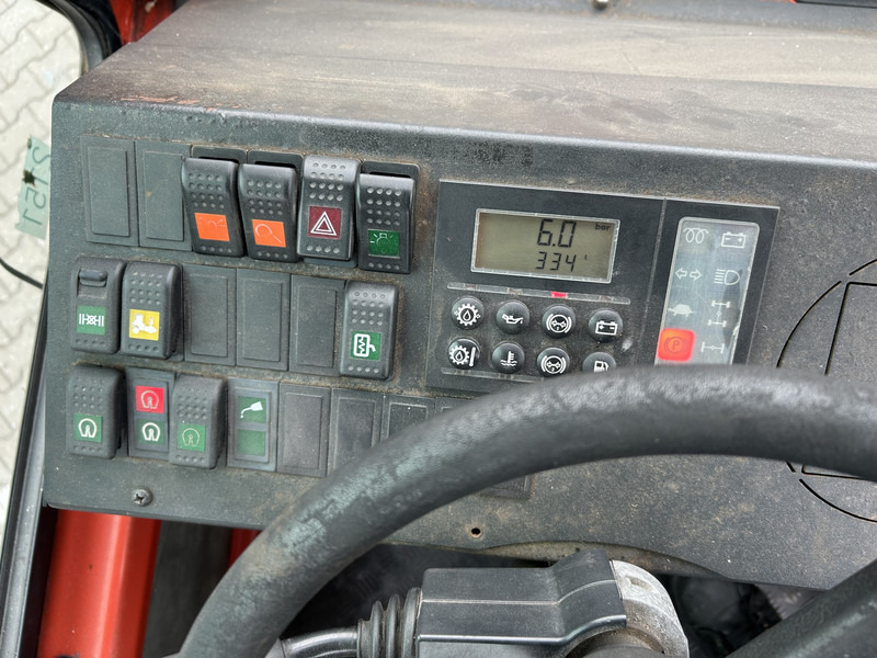 Terberg YT 180 / BDF Umsetzer / Wechselhubwagen / Terminal Truck / Mercedes Motor - Camião transportador de contêineres/ Caixa móvel: foto 5 Terberg YT 180 / BDF Umsetzer / Wechselhubwagen / Terminal Truck / Mercedes Motor - Camião transportador de contêineres/ Caixa móvel: foto 5