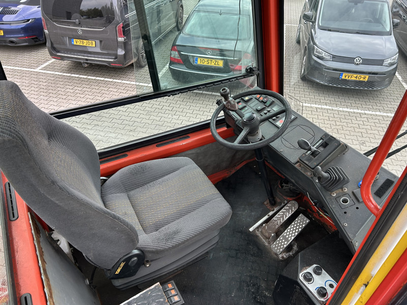 Terberg YT 180 / BDF Umsetzer / Wechselhubwagen / Terminal Truck / Mercedes Motor - Camião transportador de contêineres/ Caixa móvel: foto 3 Terberg YT 180 / BDF Umsetzer / Wechselhubwagen / Terminal Truck / Mercedes Motor - Camião transportador de contêineres/ Caixa móvel: foto 3