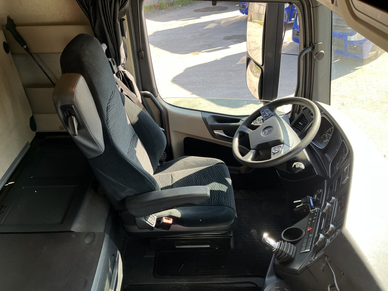 Mercedes-Benz Actros 1842 Streamspace / 945 dkm / 2 Tanks / NL Truck / 6x in stock - Tractor: foto 3 Mercedes-Benz Actros 1842 Streamspace / 945 dkm / 2 Tanks / NL Truck / 6x in stock - Tractor: foto 3