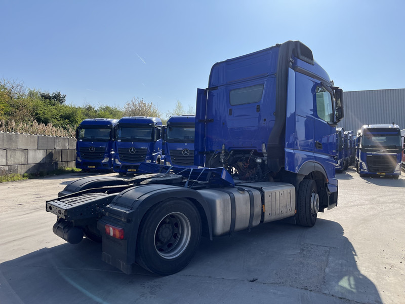 Mercedes-Benz Actros 1842 Streamspace / 945 dkm / 2 Tanks / NL Truck / 6x in stock - Tractor: foto 2 Mercedes-Benz Actros 1842 Streamspace / 945 dkm / 2 Tanks / NL Truck / 6x in stock - Tractor: foto 2
