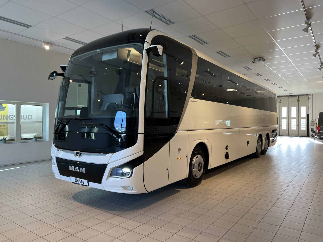MAN Lions Coach R08 Euro 6E (Dark Edition) - Autocarro: foto 3 MAN Lions Coach R08 Euro 6E (Dark Edition) - Autocarro: foto 3