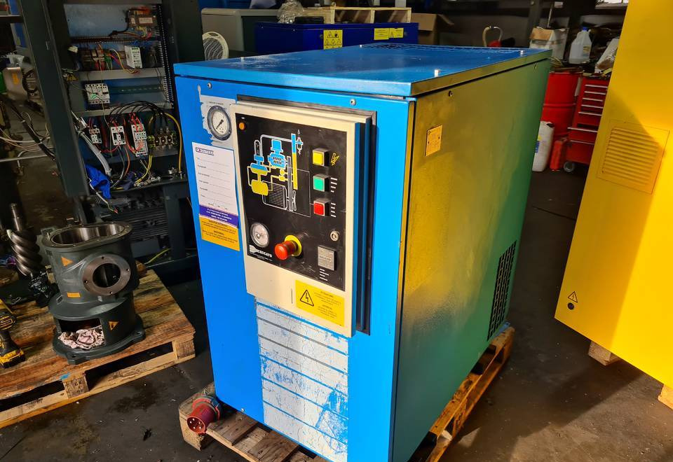 Kompresor śrubowy AIRPRESS, CECCATO 15 kw - Compressor de ar: foto 4 Kompresor śrubowy AIRPRESS, CECCATO 15 kw - Compressor de ar: foto 4