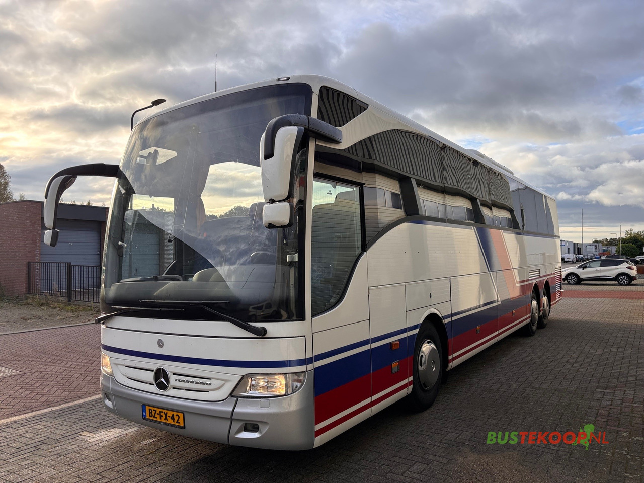 Mercedes Tourismo 16 RHD-M 57 Pl. - Autocarro: foto 3 Mercedes Tourismo 16 RHD-M 57 Pl. - Autocarro: foto 3