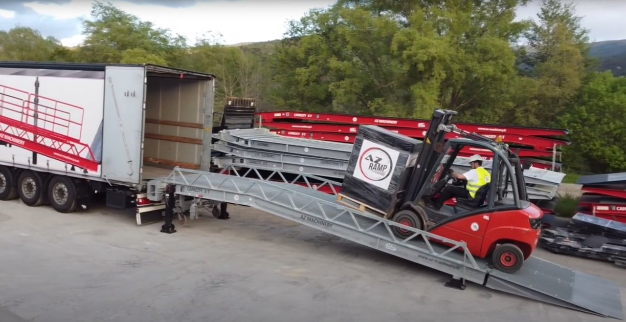 Loading Ramp with with hydraulic tilting bridge - AZ RAMP - STAR- 8T FULL GALVA - Rampa de carregamento: foto 5 Loading Ramp with with hydraulic tilting bridge - AZ RAMP - STAR- 8T FULL GALVA - Rampa de carregamento: foto 5