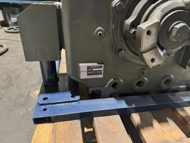 Komatsu Grader GD825A-2 WA500-6 - Caixa de velocidade: foto 4 Komatsu Grader GD825A-2 WA500-6 - Caixa de velocidade: foto 4