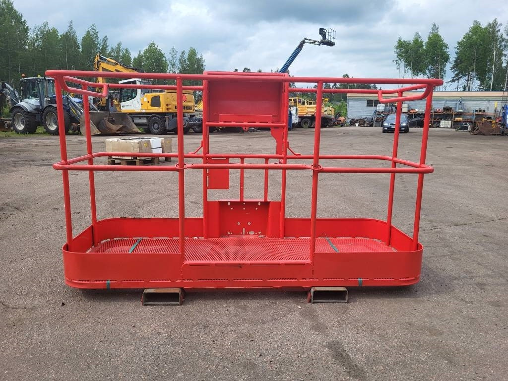 Manitou 200 ATJ kori - Plataforma de mastro vertical: foto 3 Manitou 200 ATJ kori - Plataforma de mastro vertical: foto 3