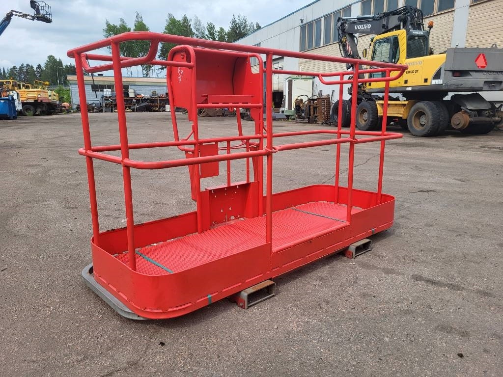 Manitou 200 ATJ kori - Plataforma de mastro vertical: foto 1 Manitou 200 ATJ kori - Plataforma de mastro vertical: foto 1