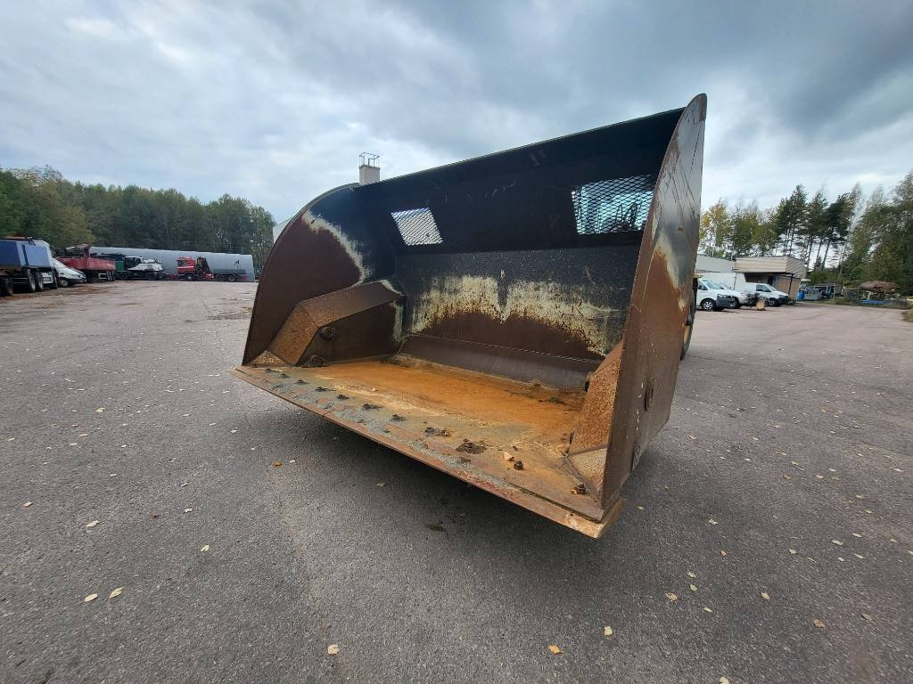 Volvo Kärkikippikauha - Balde por Máquina de construção: foto 1 Volvo Kärkikippikauha - Balde por Máquina de construção: foto 1