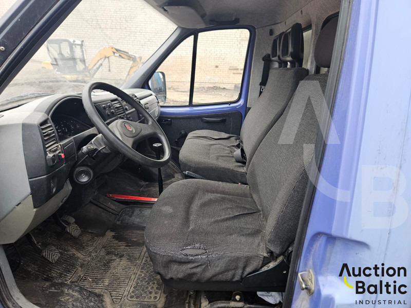 GAZ Gaz 3302 - Carrinha de contentor: foto 5 GAZ Gaz 3302 - Carrinha de contentor: foto 5