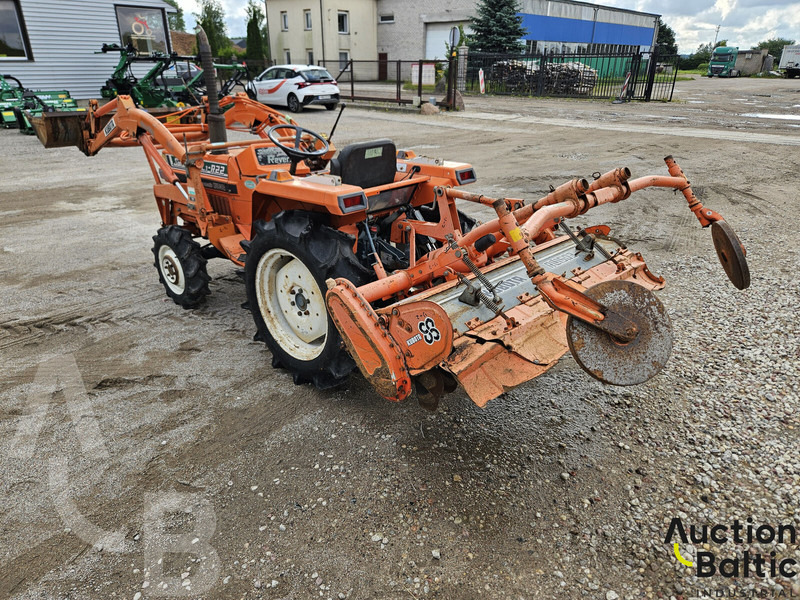 Kubota L1-R22 - Trator: foto 3 Kubota L1-R22 - Trator: foto 3