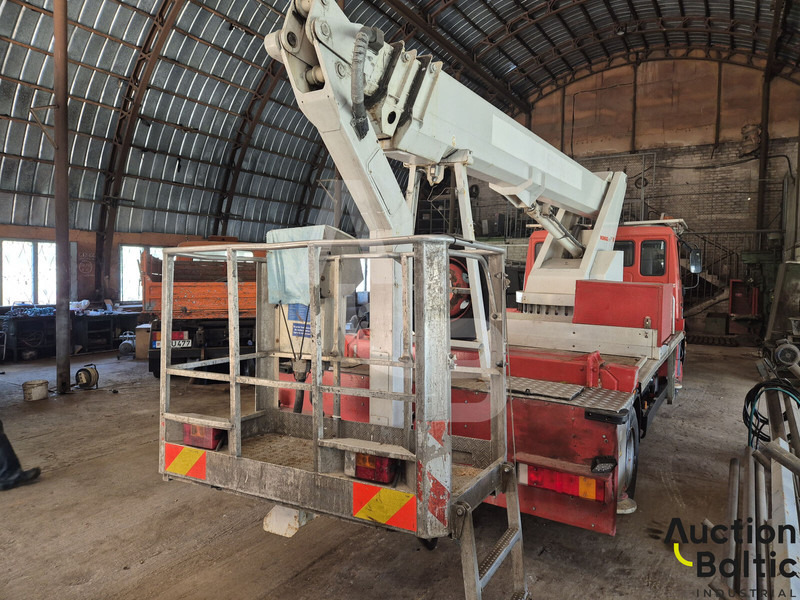 MAN 8.163 - Caminhão com plataforma aérea: foto 3 MAN 8.163 - Caminhão com plataforma aérea: foto 3