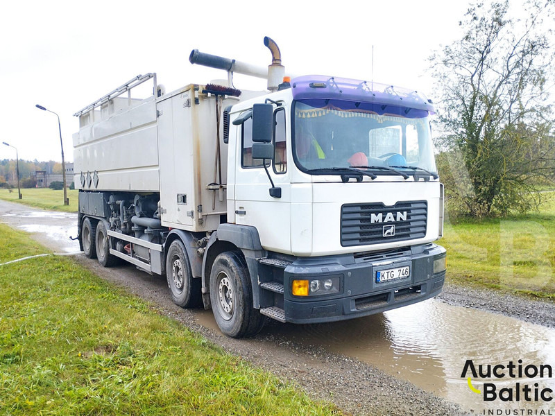 MAN T 46 - Caminhão limpa fossa: foto 2 MAN T 46 - Caminhão limpa fossa: foto 2