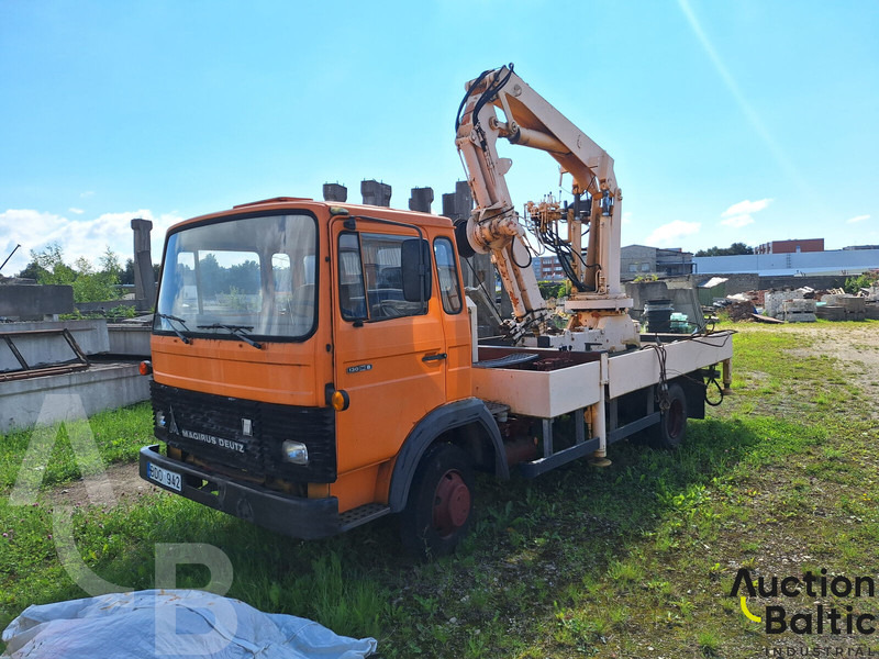Magirus 130 M 8 - Camião de caixa aberta/ Plataforma, Camião grua: foto 2 Magirus 130 M 8 - Camião de caixa aberta/ Plataforma, Camião grua: foto 2
