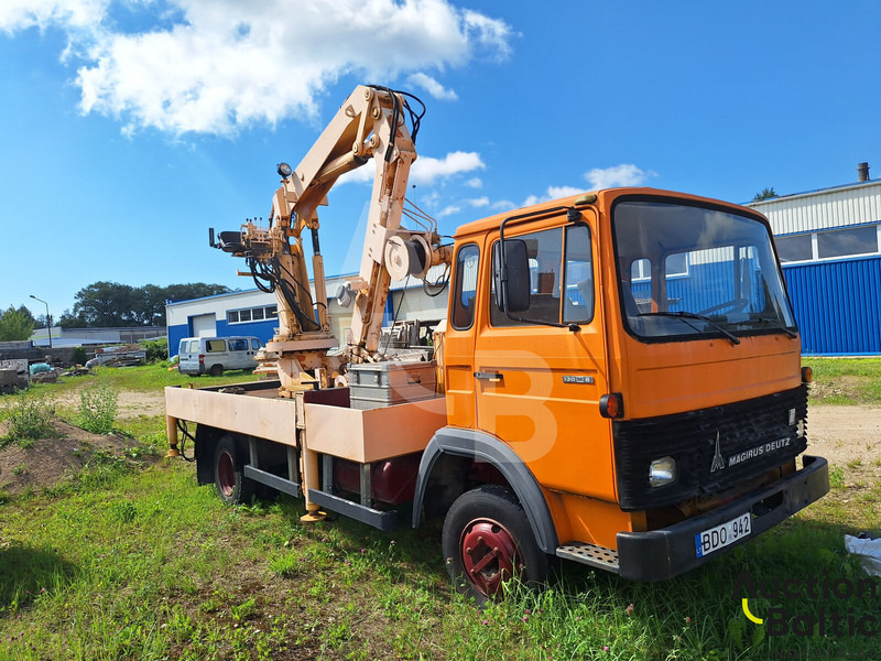 Magirus 130 M 8 - Camião de caixa aberta/ Plataforma, Camião grua: foto 1 Magirus 130 M 8 - Camião de caixa aberta/ Plataforma, Camião grua: foto 1