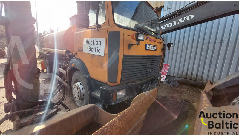 Maz 533731 - Caminhão tanque: foto 2 Maz 533731 - Caminhão tanque: foto 2