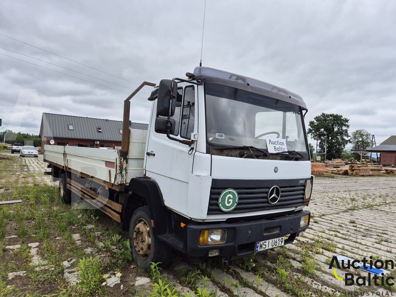 Mercedes-Benz 1117 - Camião de caixa aberta/ Plataforma: foto 2 Mercedes-Benz 1117 - Camião de caixa aberta/ Plataforma: foto 2